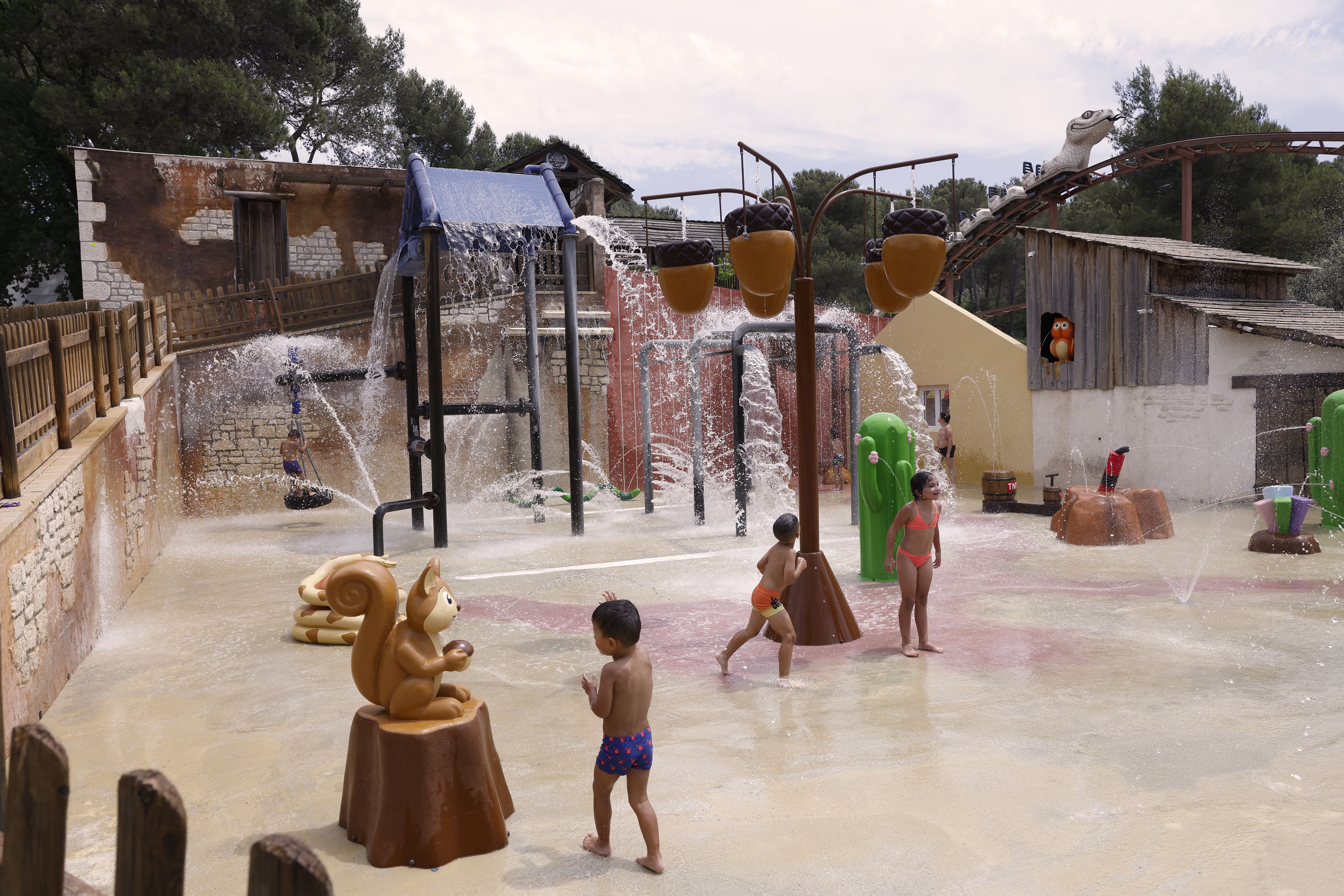 Découvrez notre dernière attraction aquatique Aqua Ranch qui sera vous rafraichir pendant les périodes de canicule à Ok Corral.