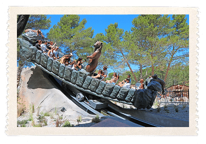 OK CORRAL offre des sensations fortes avec son grand huit immersif, parfait pour les familles et les amateurs de sensations. Dans un décor Far West, les enfants s’amusent dans une ambiance festive tout en profitant d'une journée en famille au parc d’attractions dans le Sud de la France.

OK CORRAL propose un bateau pirate palpitant, idéal pour les familles en quête d'aventures. Les enfants et les parents découvrent des animations en plein air dans une ambiance conviviale