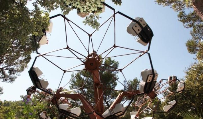 OK CORRAL propose un manège de type grand huit, parfait pour les amateurs de sensations fortes. Ce parc d’attractions dans le Sud de la France offre une ambiance festive et conviviale, idéale pour une journée en famille. Les enfants apprécieront la montée d'adrénaline tout en profitant des décors immersifs inspirés du Far West.