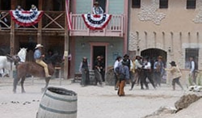 OK CORRAL propose un spectacle western captivant, immergeant les visiteurs dans une ambiance Far West authentique. Les familles et les enfants peuvent admirer des cow-boys en action dans un décor immersif, parfait pour une journée en famille au parc d’attractions dans le Sud de la France.

OK CORRAL offre une expérience de divertissement en Provence avec des animations en plein air, où petits et grands peuvent apprécier des spectacles de cow-boys tout en découvrant l'atmosphère conviviale du