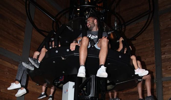 OK CORRAL propose des sensations fortes avec ce manège à grande vitesse, parfait pour les amateurs de frissons. Situé dans un parc d’attractions dans le Sud de la France, cette attraction immersive ravira les familles en quête d'adrénaline et de divertissement en Provence. L'ambiance festive et conviviale invite petits et grands à vivre une expérience inoubliable au cœur d'un décor Far West.